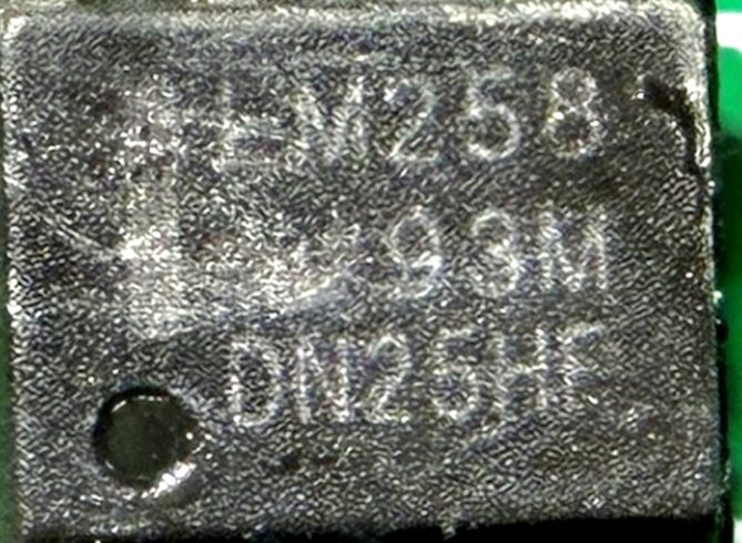 Operational amplifier, marked LM258 93M DN25HF