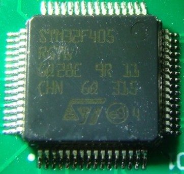 Microcontroller 32-bit, marked STM32F405RGT6 GQ28E 9R 11 CHN GQ 315
