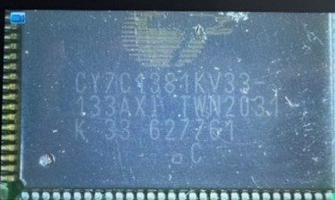 Memory chip, marked CY7C1381KV33 133AXI TWN2031 K 33 627761