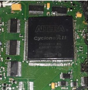 microcircuit, marked Cyclone II EP2C8Q20818N K BBD9Y1801A